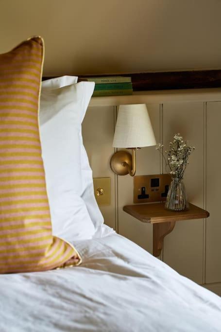 Dawn At The Sun Inn Felmersham, Our Signature Duplex Suite Sharnbrook Exterior foto
